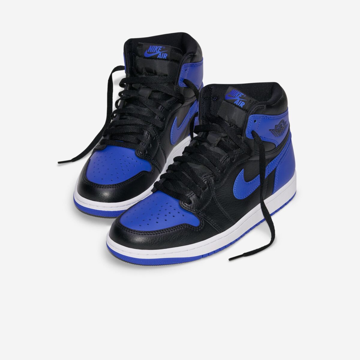 エア ジョーダン 1 HIGH OG「ロイヤル」シューレースをほどいたペア