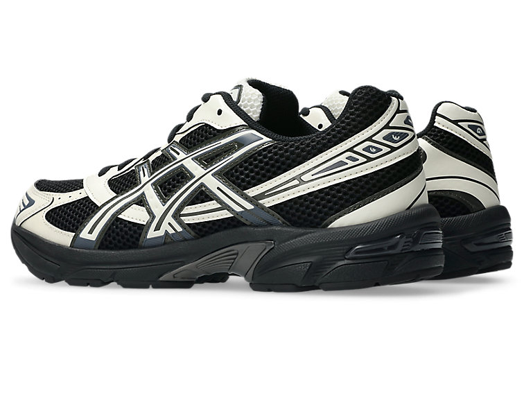 アシックス GEL-1130 Black/Cream（1203A609-001） 斜め後ろ