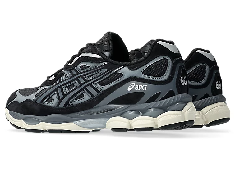 アシックス GEL-NYC Black/Black（1203A739-001） 斜め後ろ