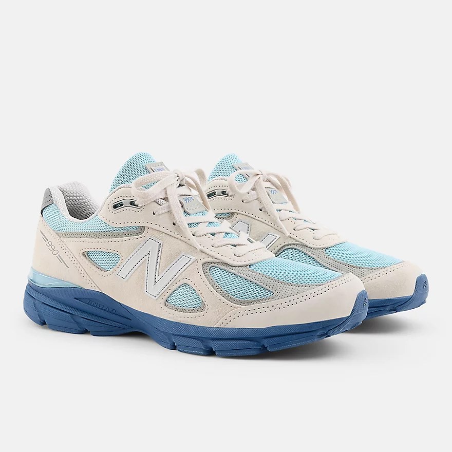 New Balance 990v4 ライトブルー×ブルーソール ペア