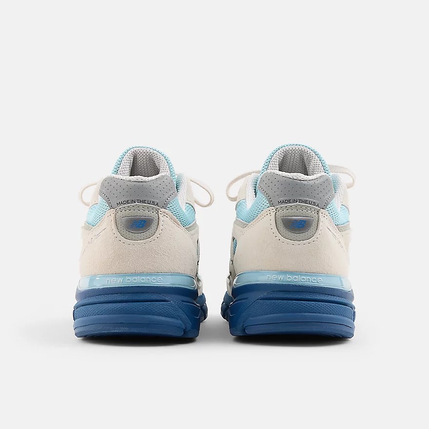New Balance 990v4 ライトブルー×ブルーソール ヒール