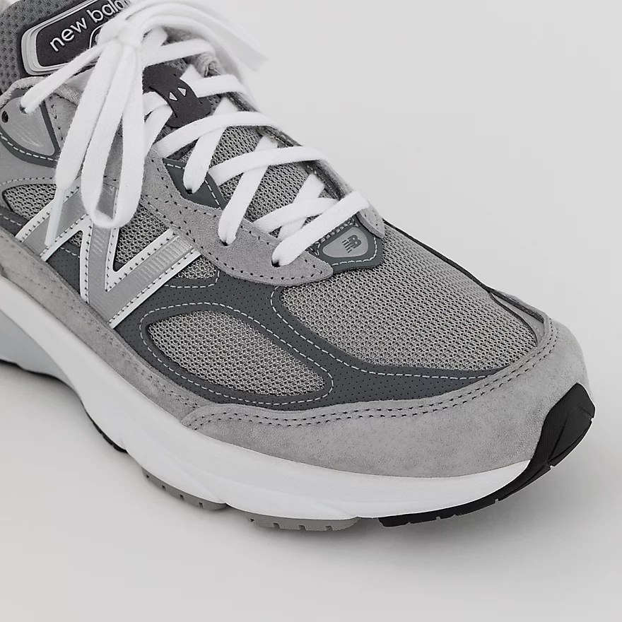 New Balance 990v6 グレー シュータンのアップ