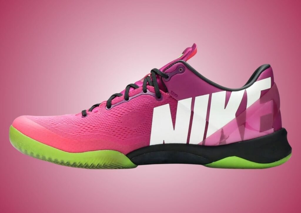 ナイキ コービー 8 プロトロ マンバキュリアル 内側(メディアル)の大型NIKEロゴ