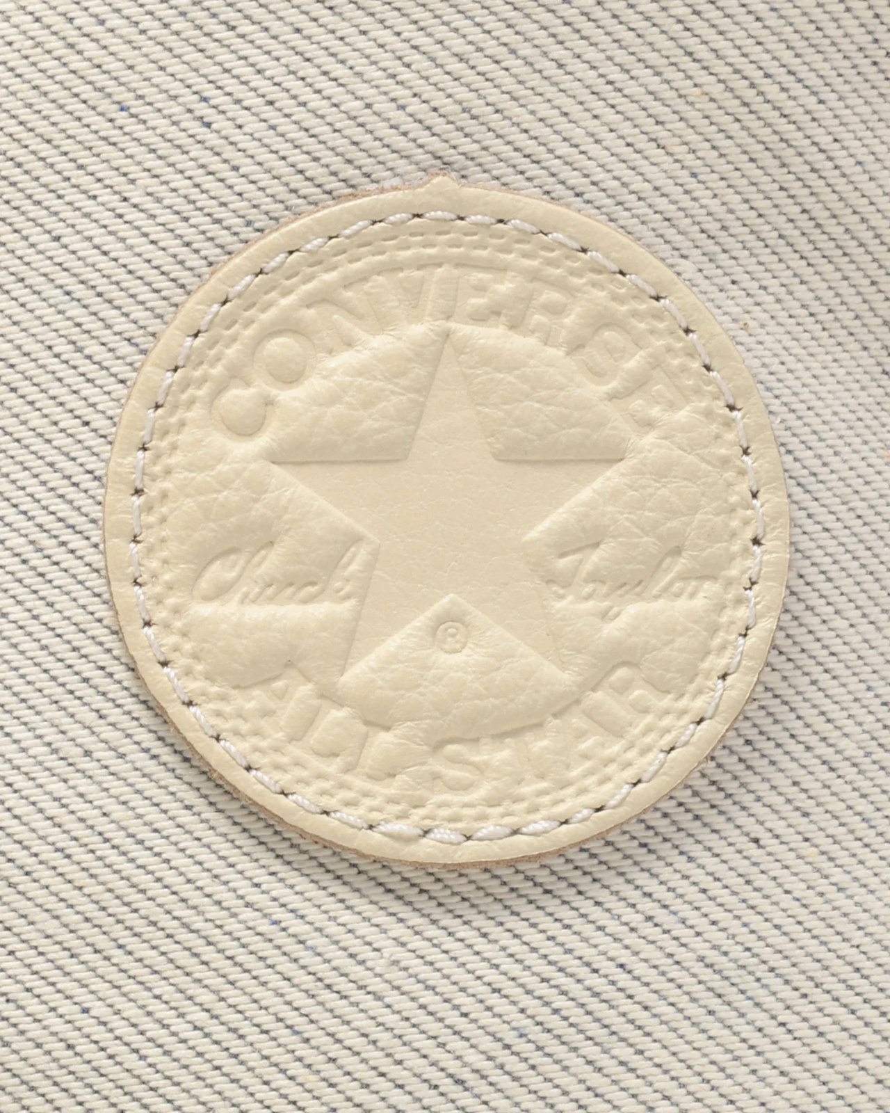 星マークのアンクルパッチ。縁から茶芯のブラウンがのぞく