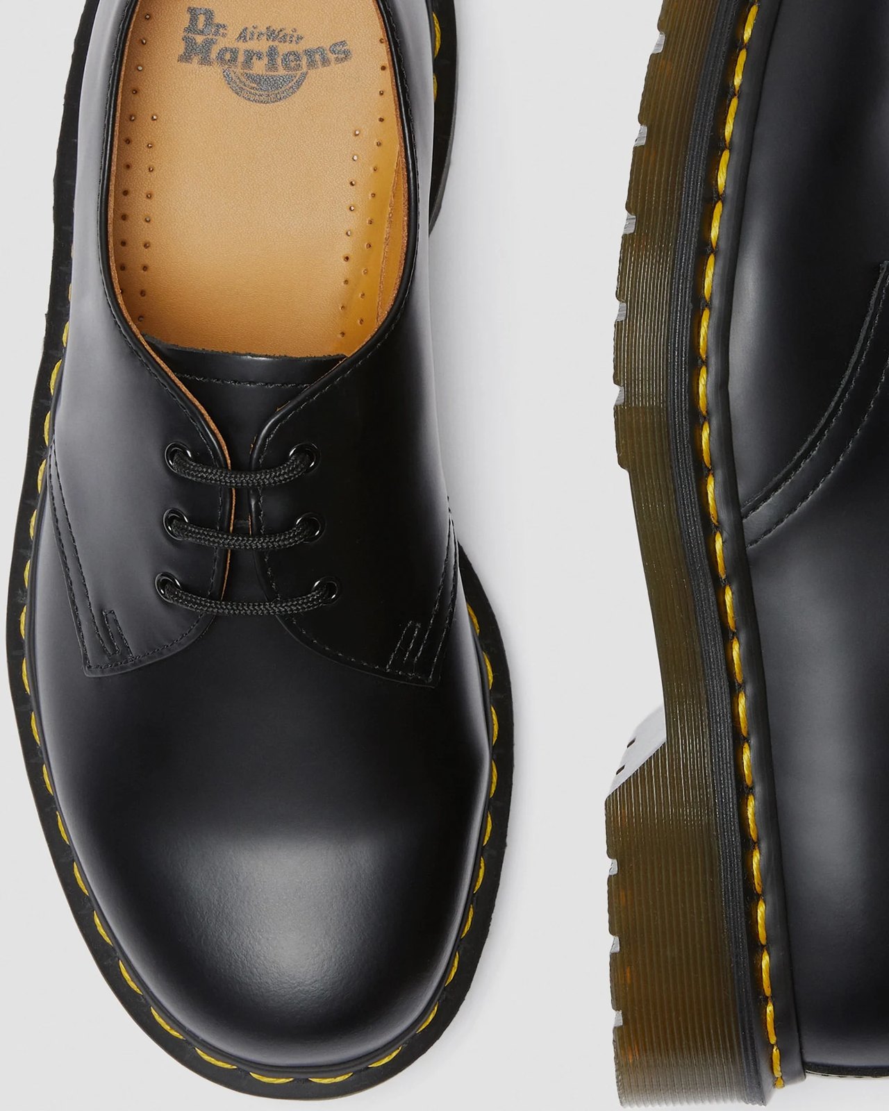 Dr. Martens 1461 上から