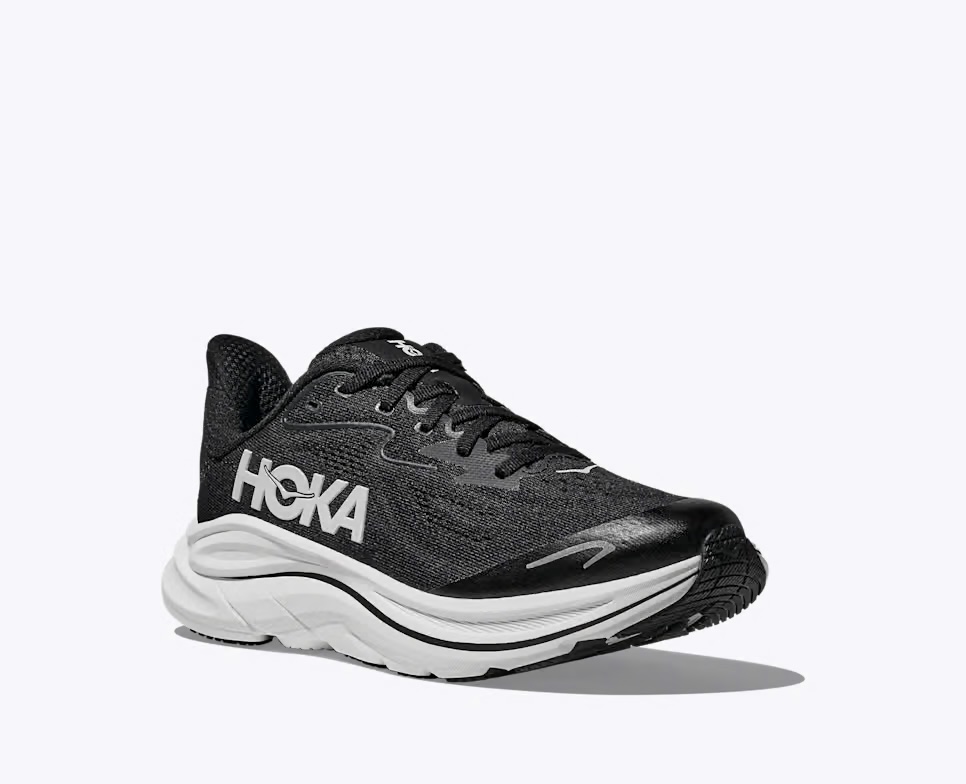 HOKA クリフトン 10 外側斜め前から