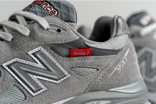 ニューバランス 990v3 サイドの「Version 3」タグ