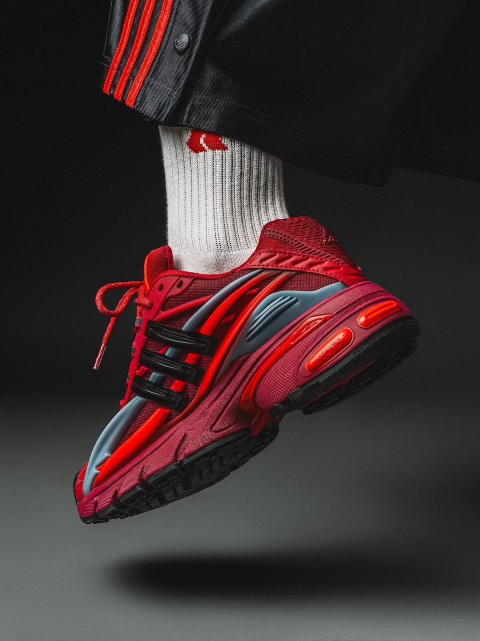 Pharrell Williams × adidas ADISTAR JELLYFISH レッド(KK0633) 着用