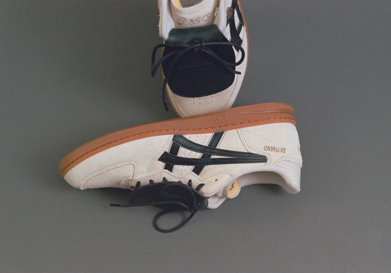 SOSHIOTSUKI × ASICS サイド