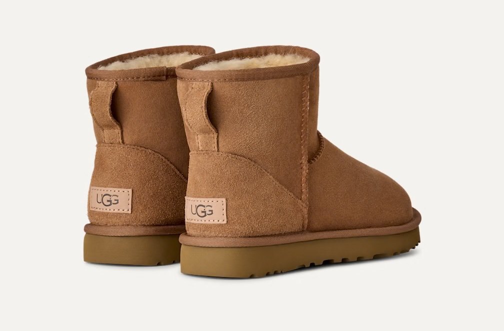 UGG クラシック ミニ II（チェスナット） ヒール側