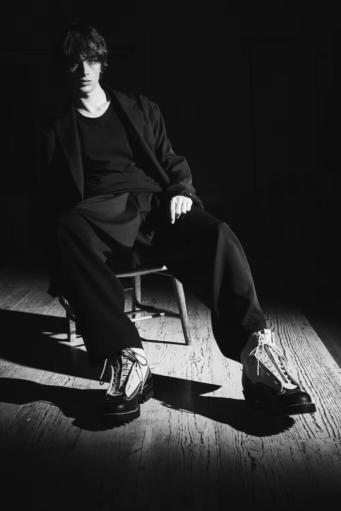 白いJOBMASTERを履いたYohji Yamamoto POUR HOMME × WESCOのルック